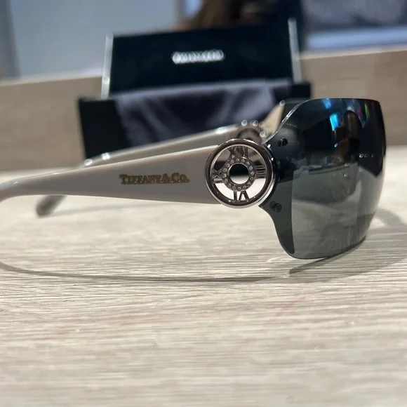 Ultra rare Tiffany & co sunglasses - Picture 2 of 4